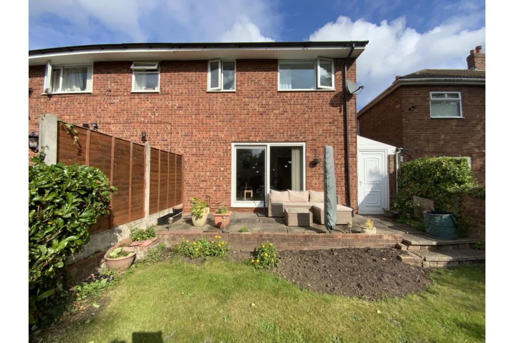 3 bedroom semidetached house for sale in Yardley Fields Road