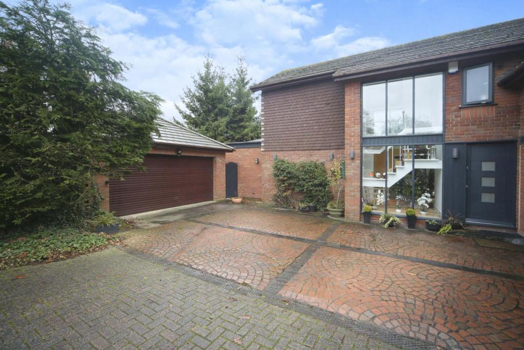 5 bedroom detached house for sale in Cheswick Way, Solihull, B90