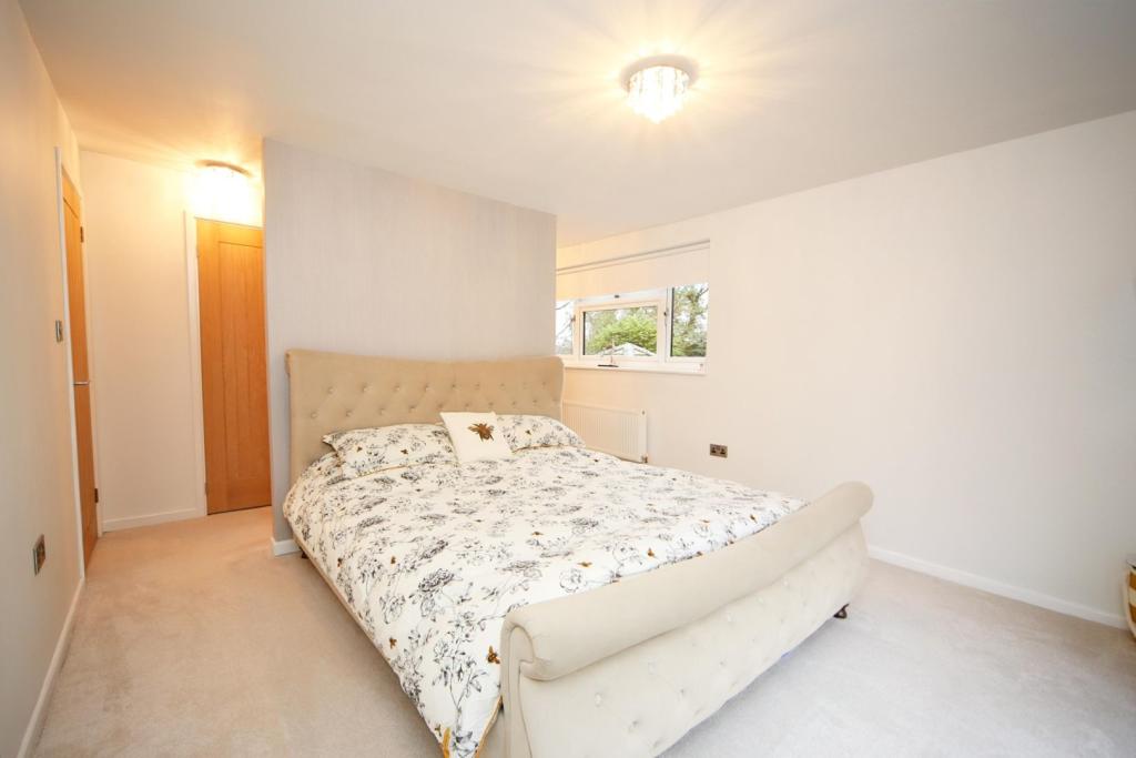 5 bedroom detached house for sale in Cheswick Way, Solihull, B90