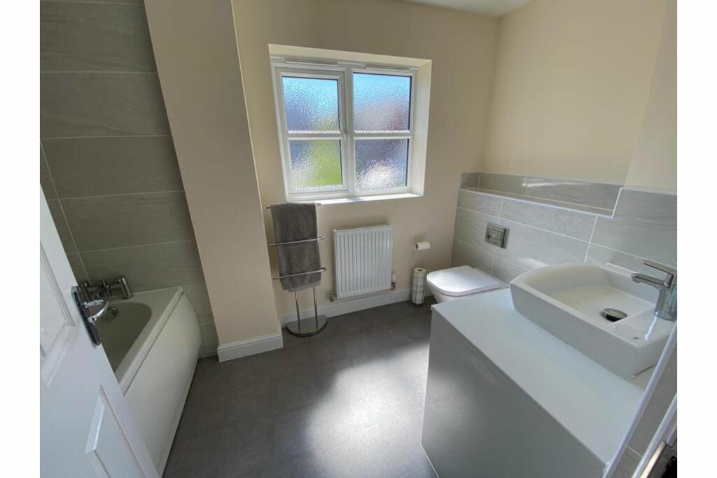 4 bedroom detached house for sale in Bhullar Way, Oldbury, B69