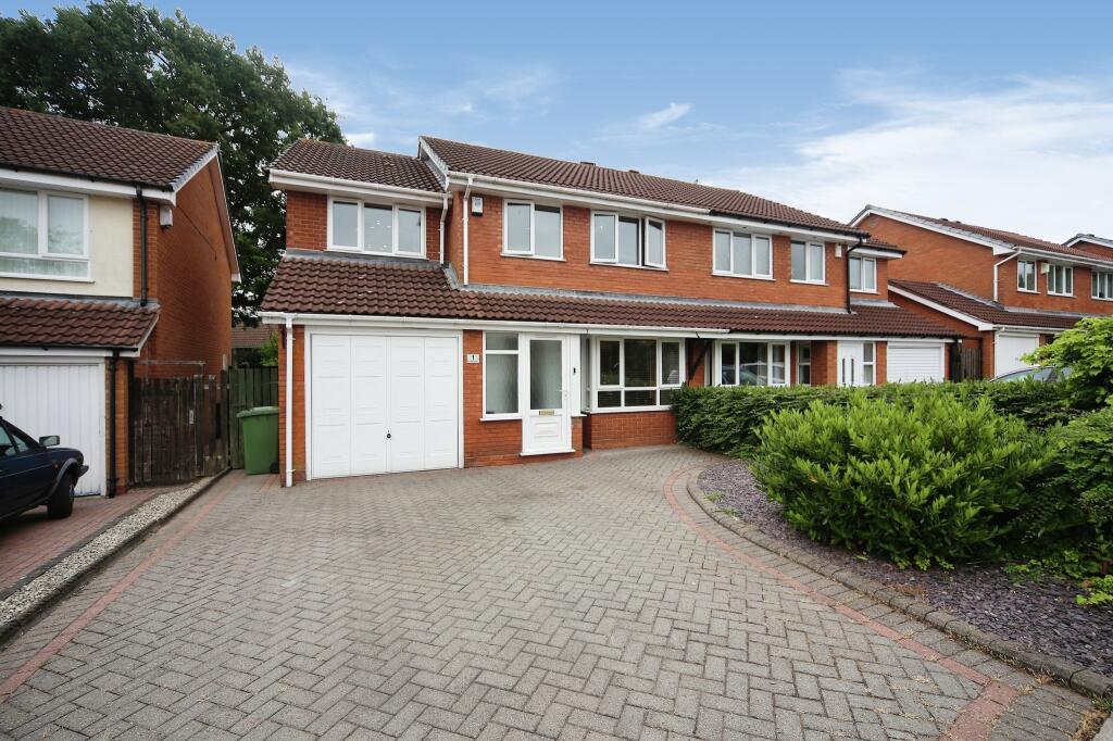 5 bedroom semi-detached house for sale in Woodbury Grove, Solihull, B91