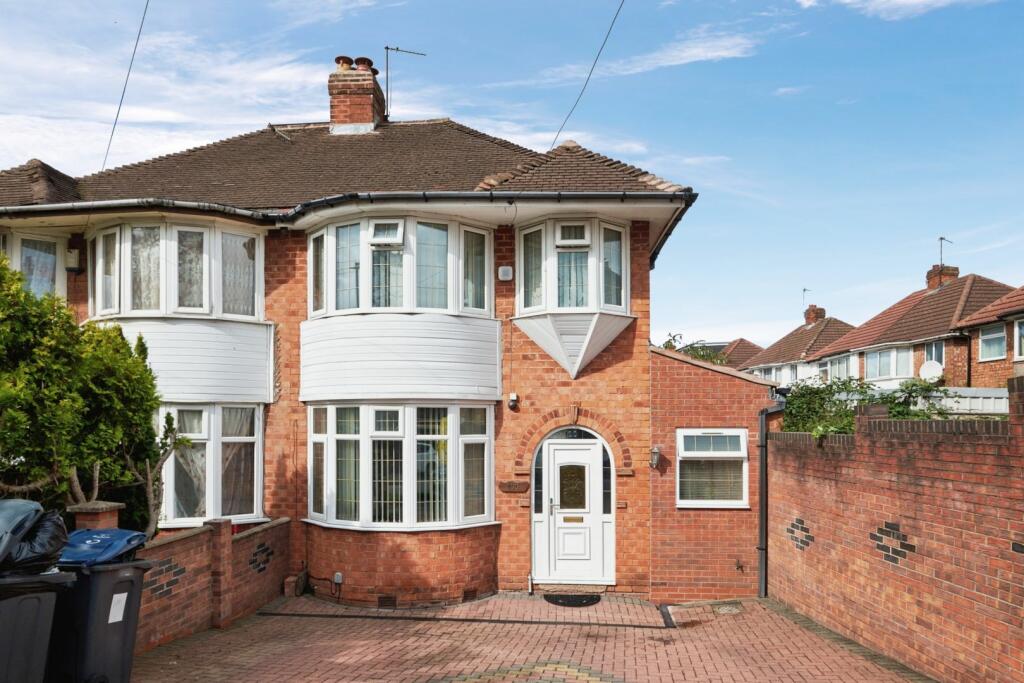 3 bedroom semidetached house for sale in Harts Road, Birmingham, B8