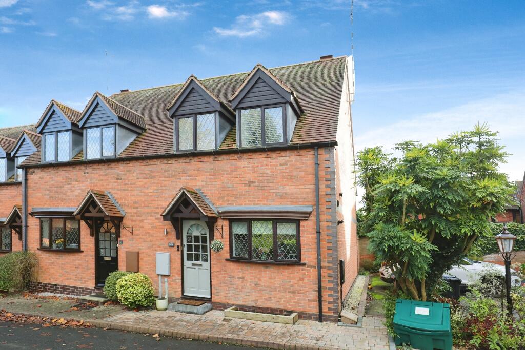 2 bedroom end of terrace house for sale in Harris Mews, Henleyinarden