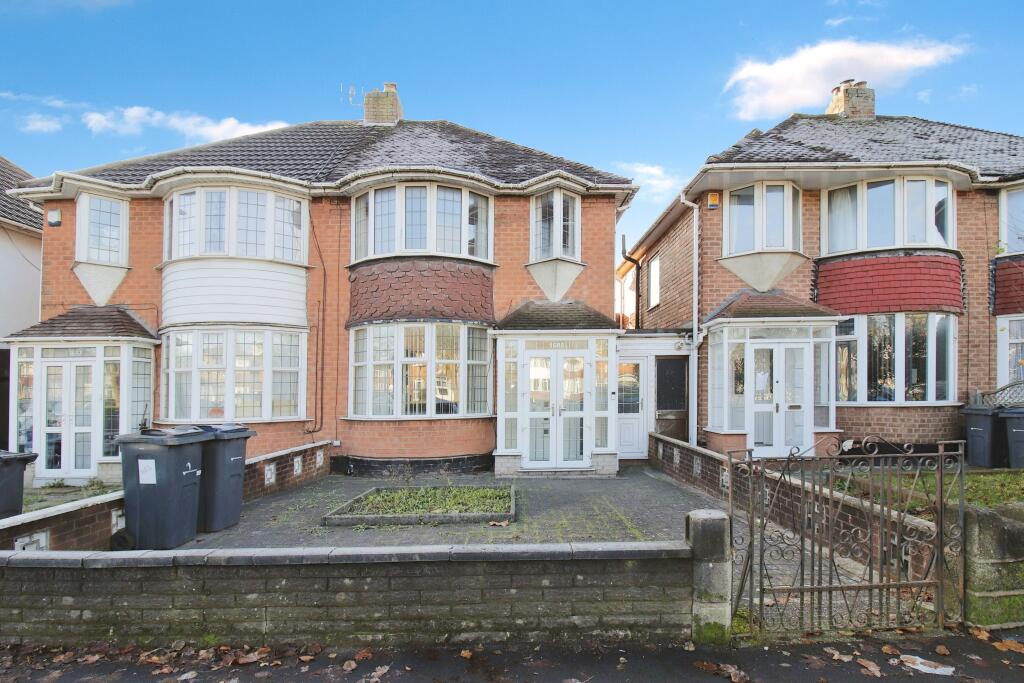 3 Bedroom Semi-detached House For Sale In Coventry Road, Birmingham, B26