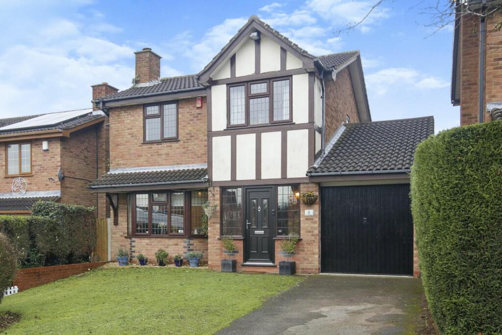 4 bedroom detached house for sale in Broadlee, Acorns Ridge, Tamworth, B77