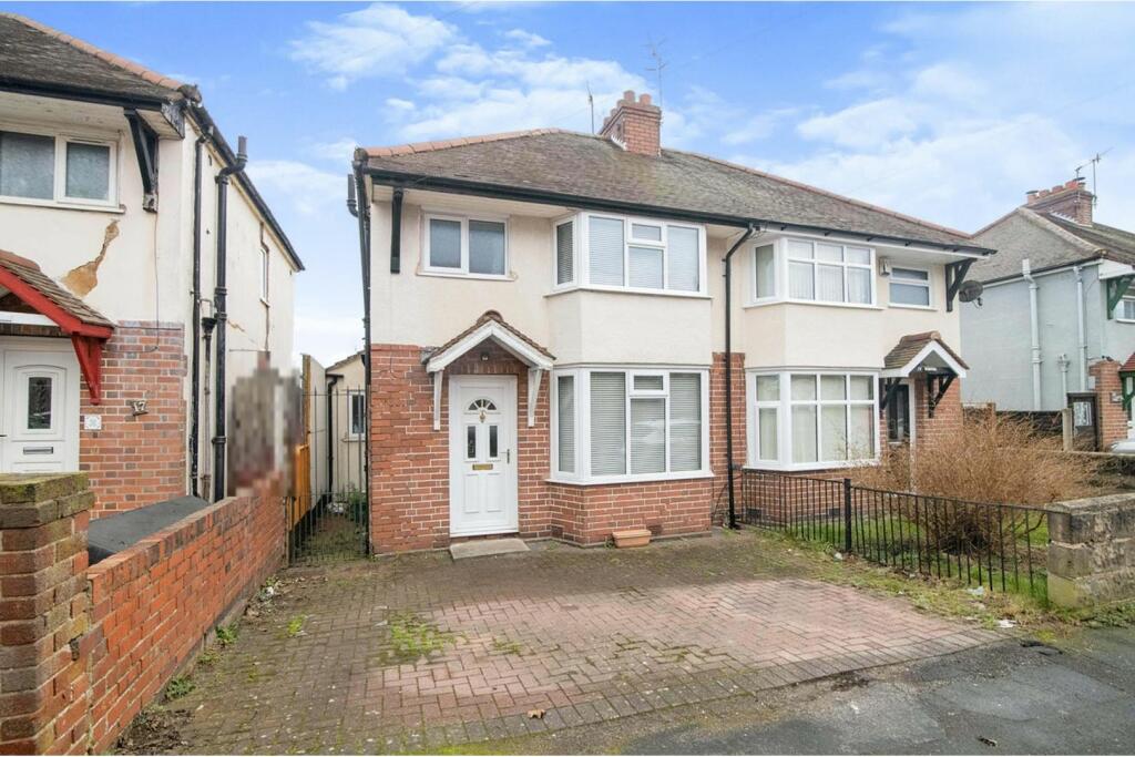 3 bedroom semidetached house for sale in Bearmore Road, Cradley Heath, B64