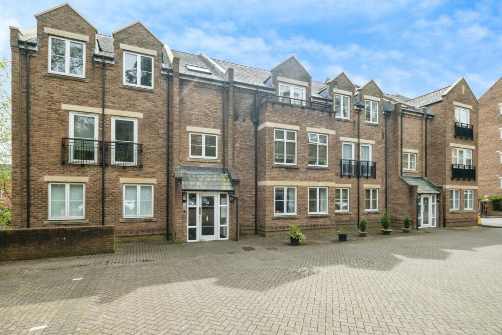 2 bedroom flat for sale in Caversham Place, Sutton Coldfield, B73