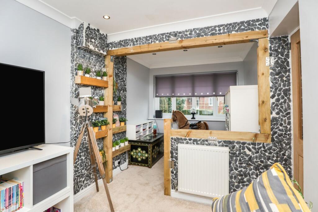 Additional property image - Cleeve, Tamworth, B77