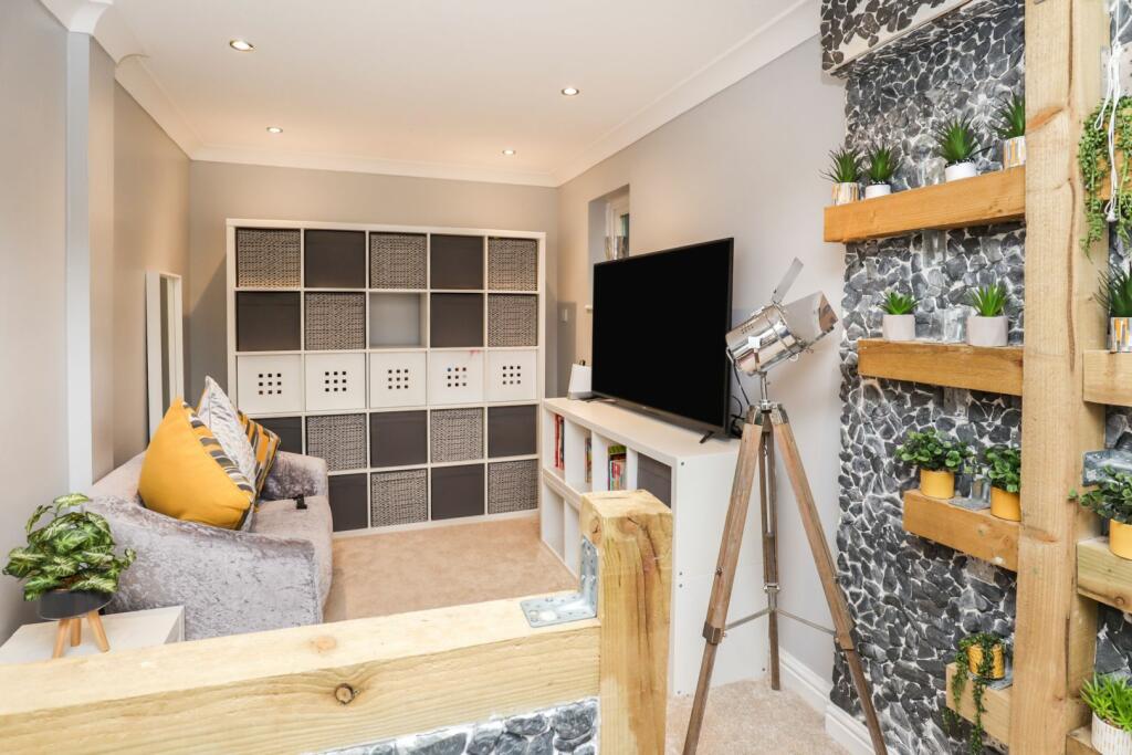 Additional property image - Cleeve, Tamworth, B77