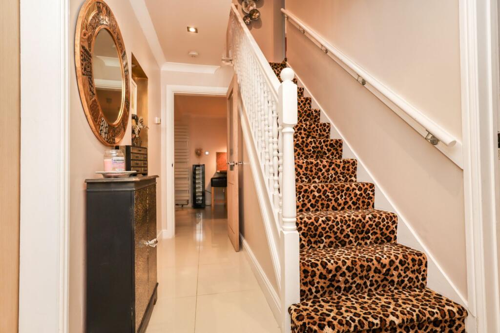 Additional property image - Cleeve, Tamworth, B77