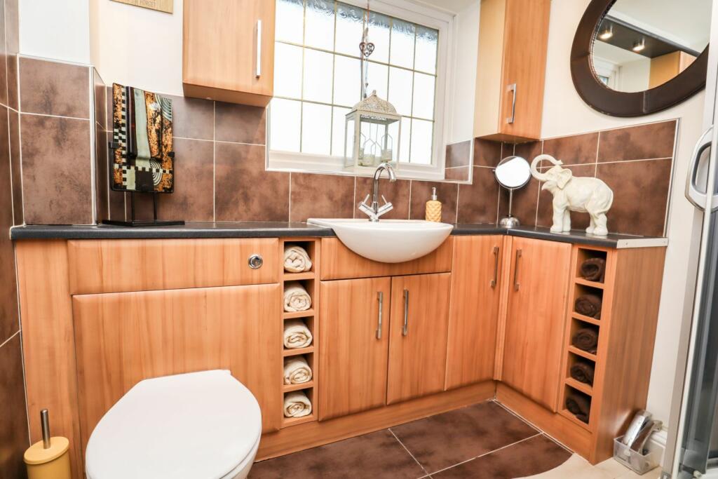 Additional property image - Cleeve, Tamworth, B77