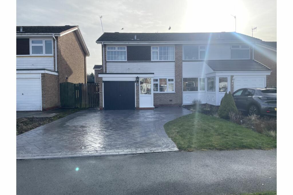 3 bedroom semidetached house for sale in Hartford Road, Bromsgrove, B60