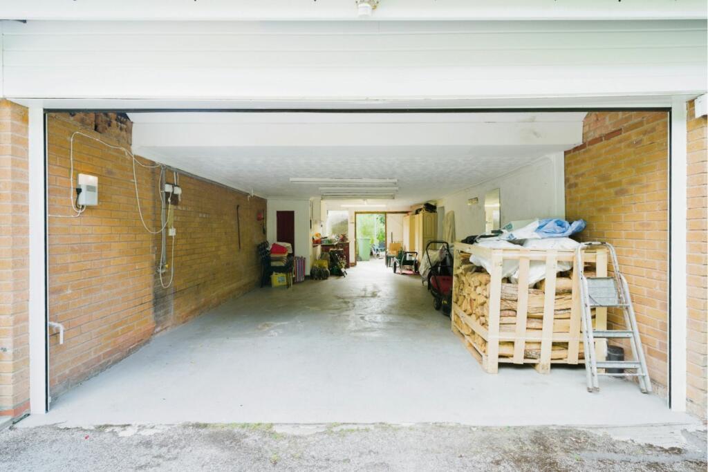 Additional property image - Birchy Close, Solihull, B90