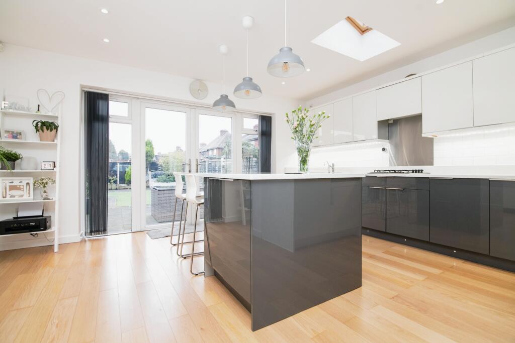 Additional property image - Borough Crescent, Oldbury, B69