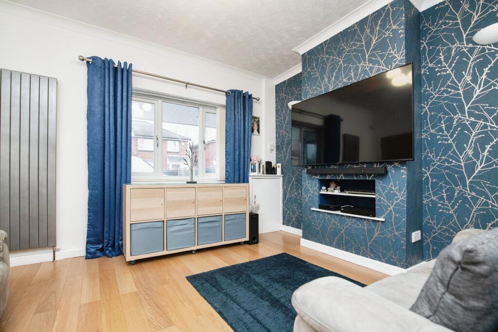 Additional property image - Borough Crescent, Oldbury, B69