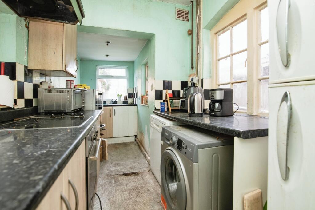 Additional property image - Oak Tree Lane, Birmingham, B29