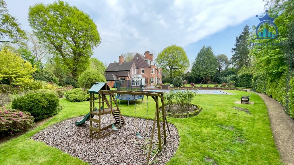 7 bedroom detached house for sale in Mount Park Road, Harrow, Middlesex, HA1