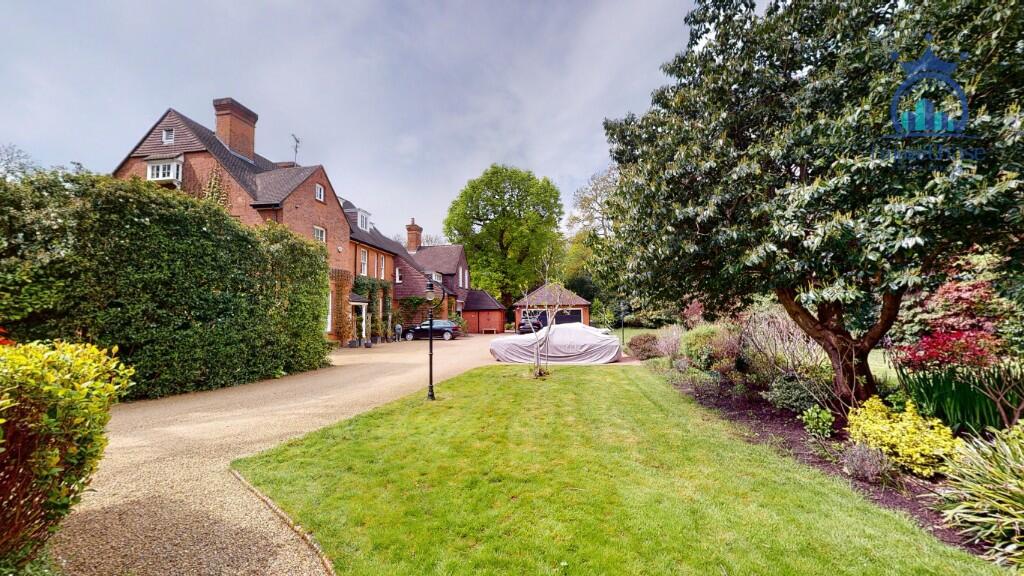 7 bedroom detached house for sale in Mount Park Road, Harrow, Middlesex