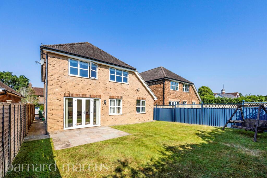 4 bedroom detached house for sale in Napier Close, Salfords, Redhill, RH1