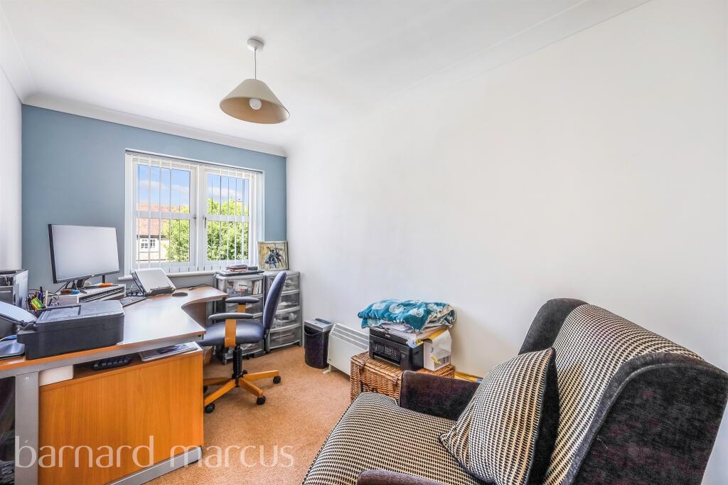 4 bedroom detached house for sale in Napier Close, Salfords, Redhill, RH1