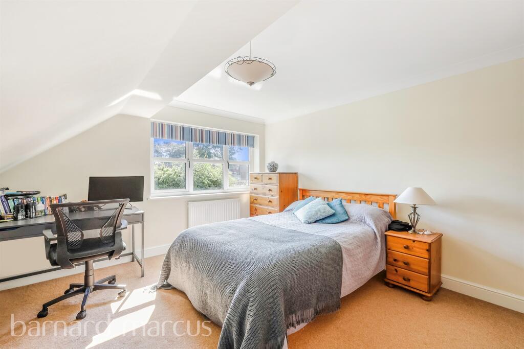 4 bedroom detached house for sale in Napier Close, Salfords, Redhill, RH1