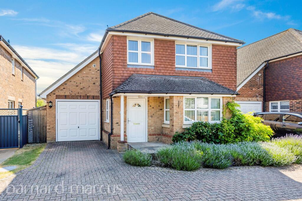 4 bedroom detached house for sale in Napier Close, Salfords, Redhill, RH1