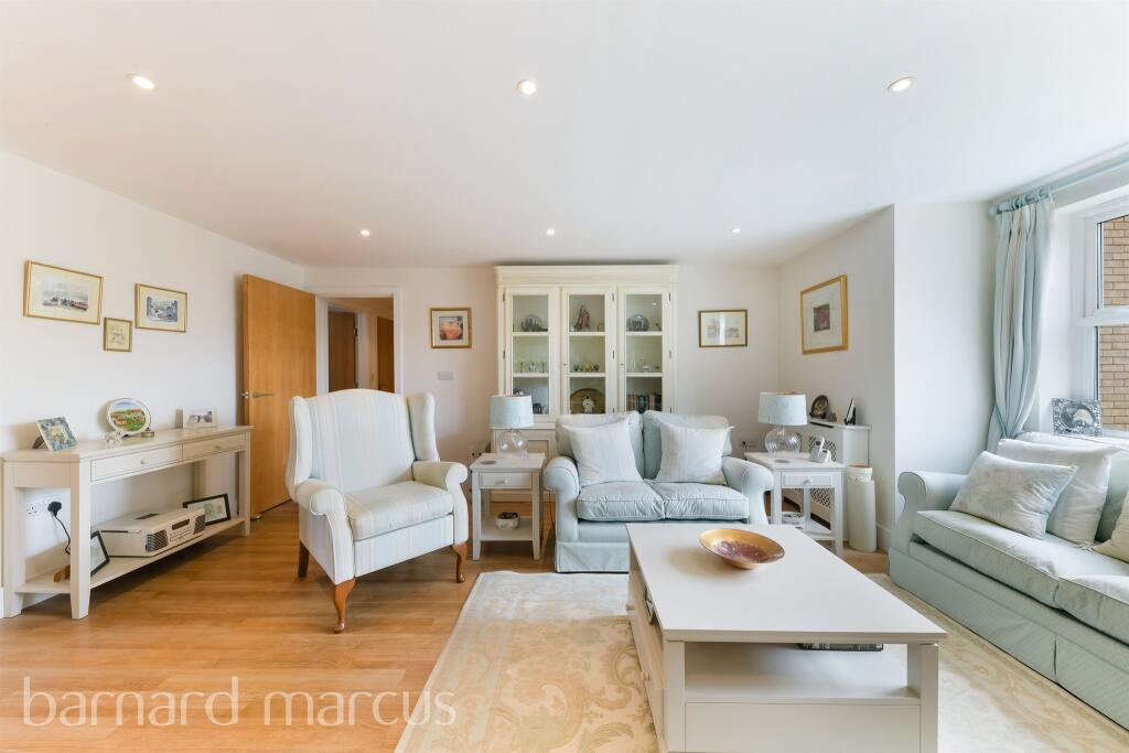 1 bedroom flat for sale in Linkfield Lane, Redhill, RH1