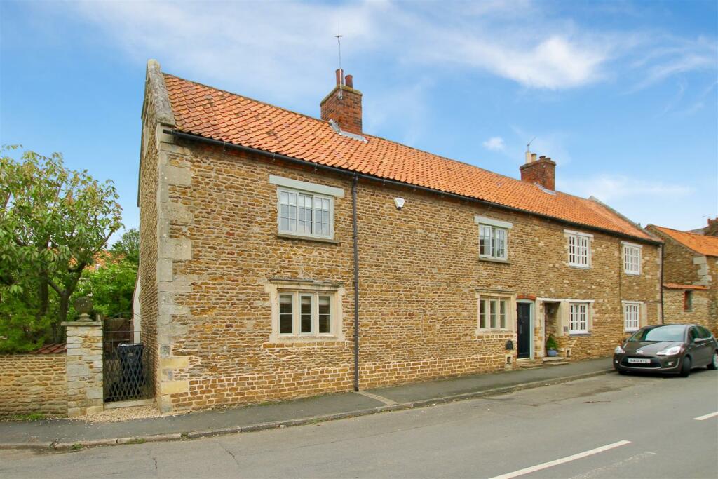 4 bedroom house for sale in Church Lane, Caythorpe, Grantham, NG32