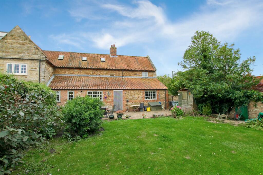 4 bedroom house for sale in Church Lane, Caythorpe, Grantham, NG32