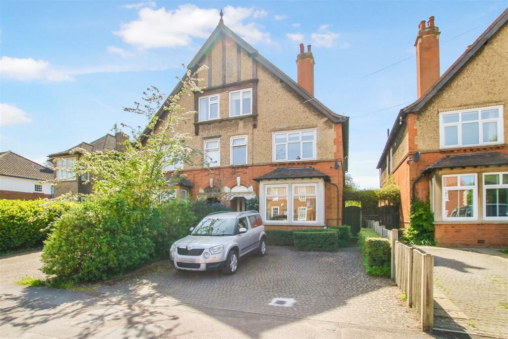 6 bedroom house for sale in North Parade, Grantham, NG31