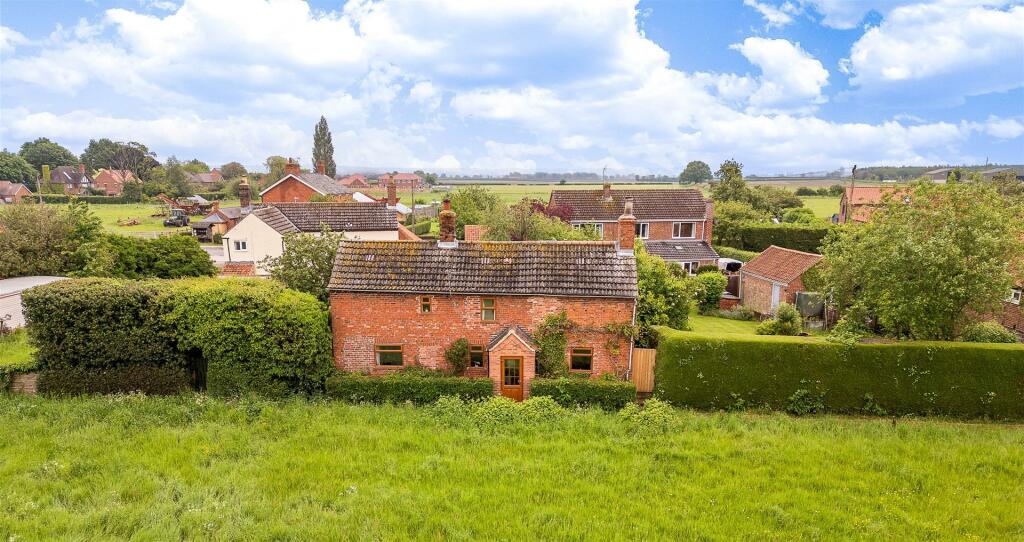 3 bedroom detached house for sale in Carlton Road, Bassingham, Lincoln, LN5