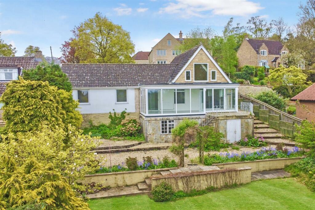 4 bedroom detached house for sale in Fulbeck, Grantham, NG32