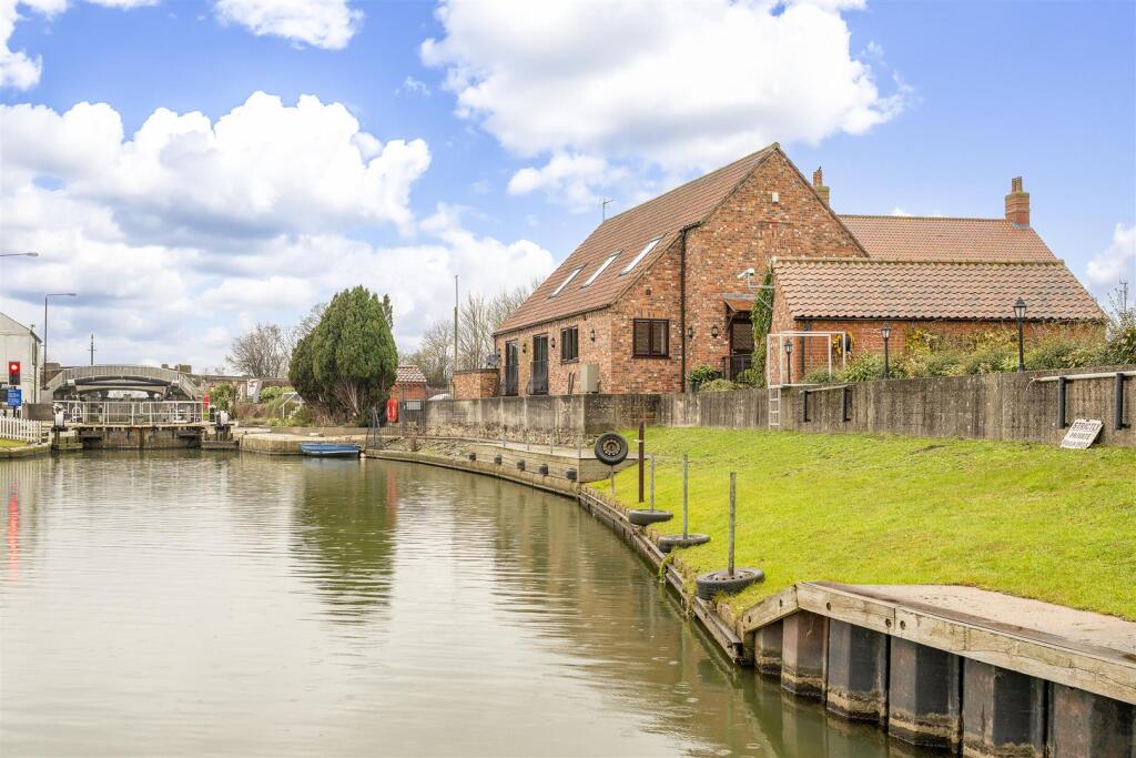 Main image of property: Torksey Lock, Lincoln