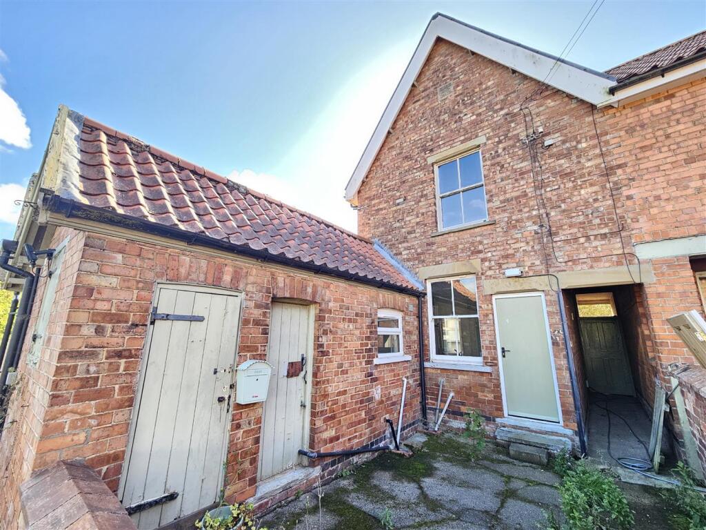 Main image of property: Main Street, Hackthorn, Lincoln