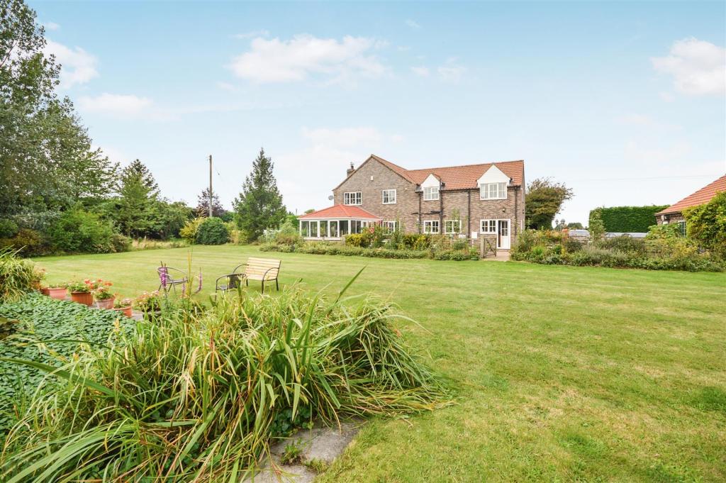 4 bedroom detached house for sale in Middle Fen Lane, Washingborough
