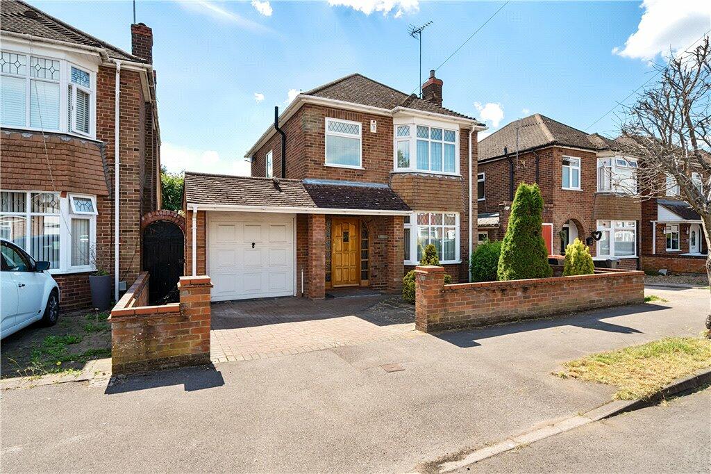 3 bedroom detached house for sale in Douglas Crescent, Houghton Regis