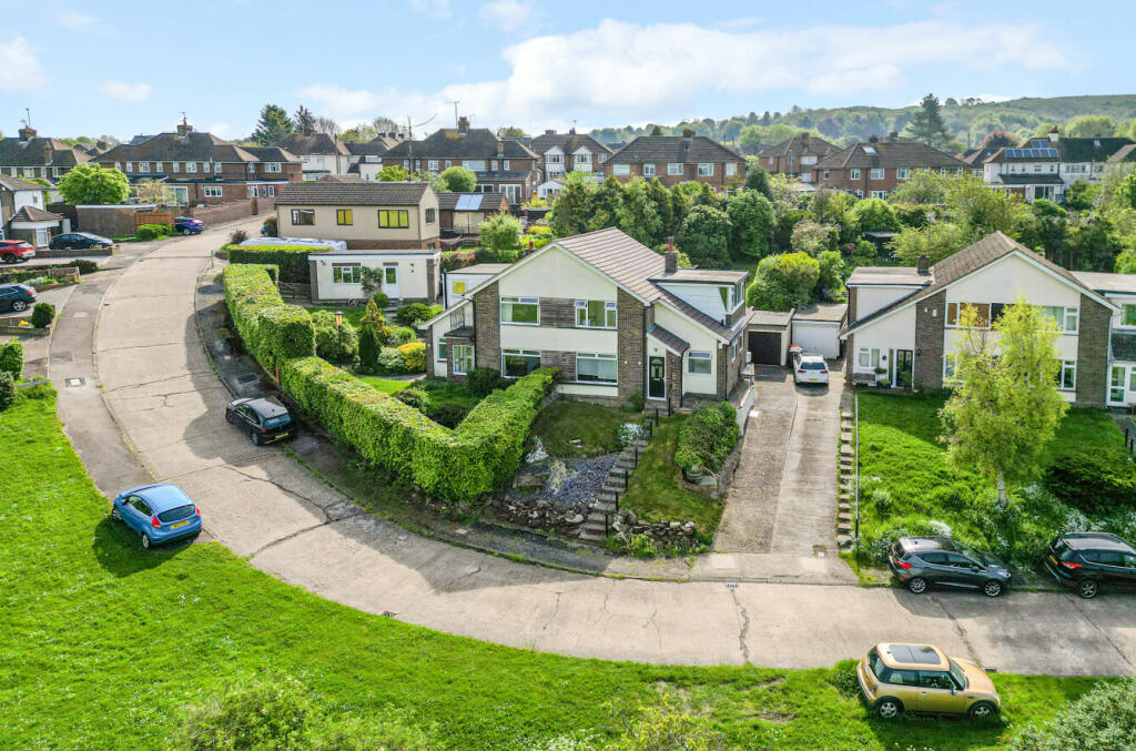 3 Bedroom Semi-detached House For Sale In Harvey Road, Dunstable ...