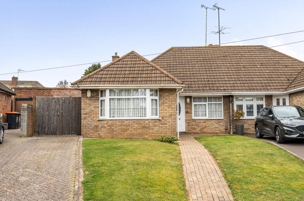 Main image of property: Holmwood Close, Dunstable, Bedfordshire