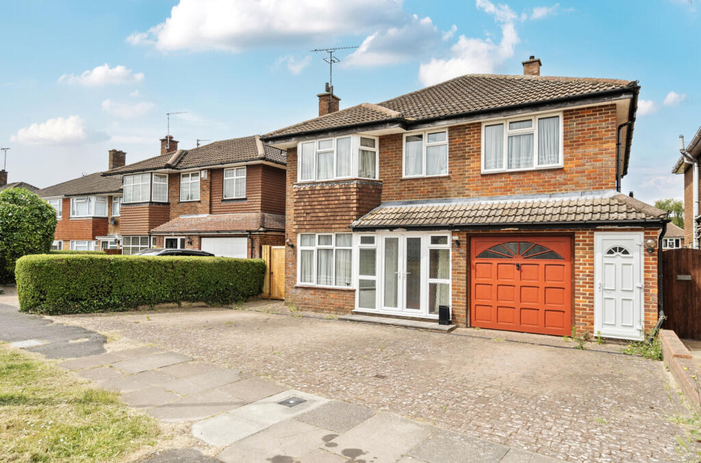 Main image of property: Ennerdale Avenue, Dunstable, Bedfordshire