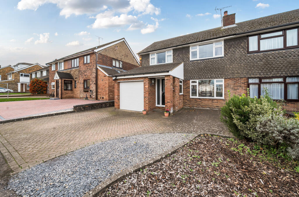 Main image of property: The Cheveralls, Dunstable, Bedfordshire