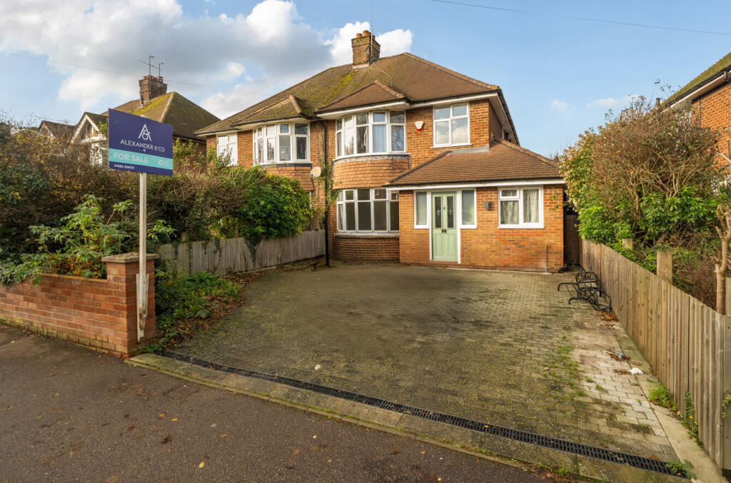 Main image of property: Canesworde Road, Dunstable, Bedfordshire