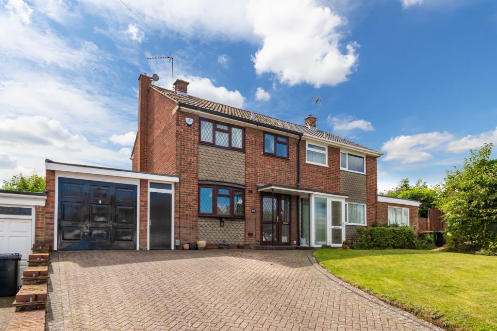 3 bedroom semidetached house for sale in Langdale Road, Dunstable