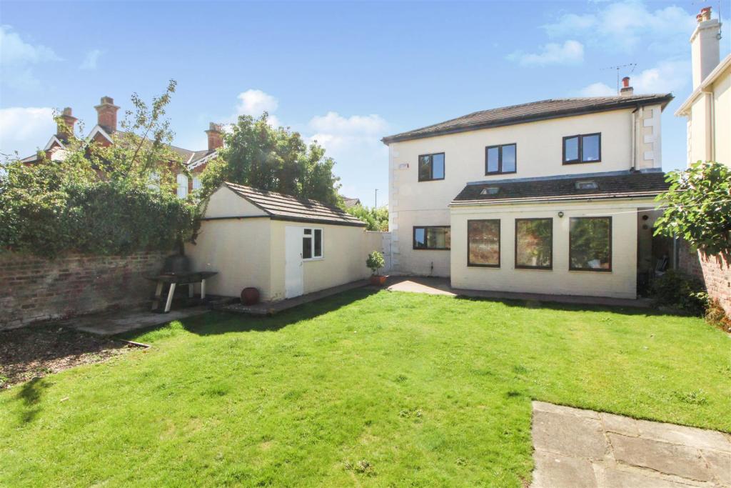 4 bedroom detached house for sale in St. Johns Road, Driffield, YO25