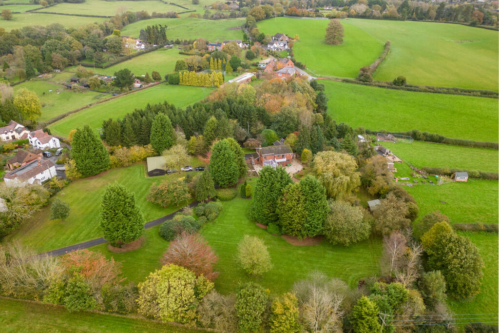 4 bedroom detached house for sale in Cockshutt Lane, Dodford