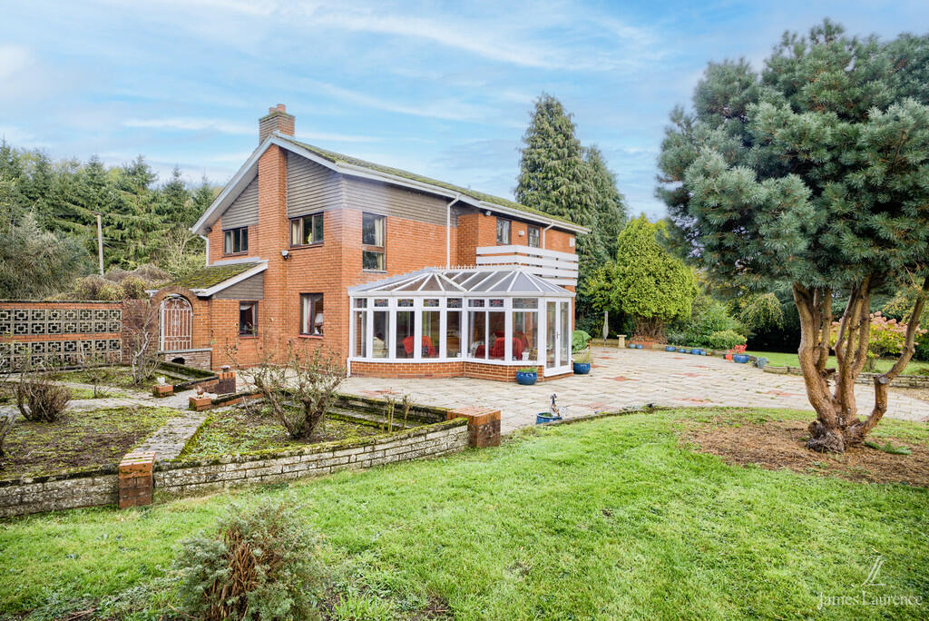 4 bedroom detached house for sale in Cockshutt Lane, Dodford