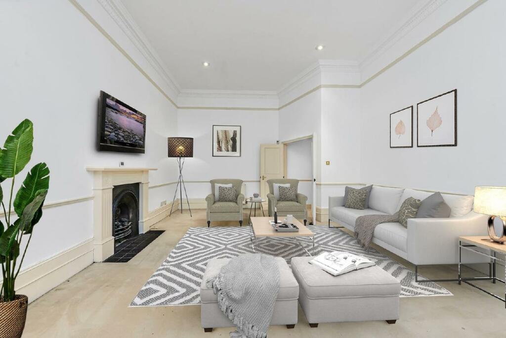 2 bedroom flat for sale in Earls Court Square, Earls Court, SW5