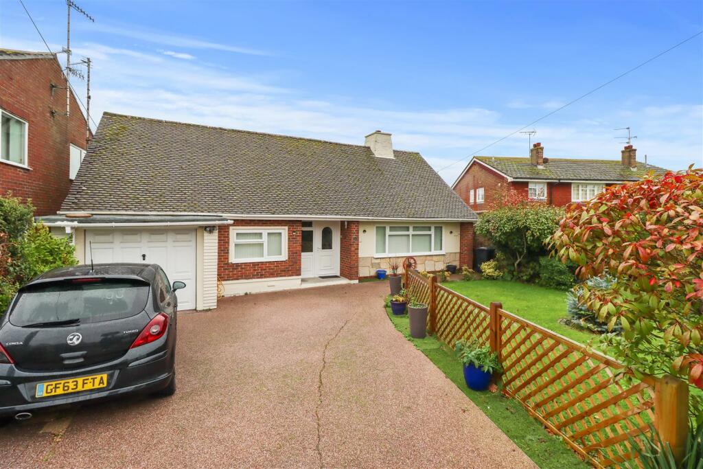 4 bedroom detached bungalow for sale in St. Johns Road, Polegate, BN26