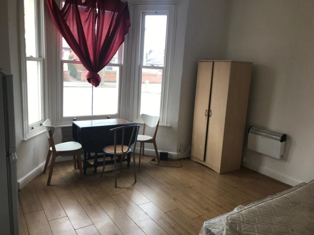 Main image of property: Radford Road, Leamington Spa, Warwickshire, CV31