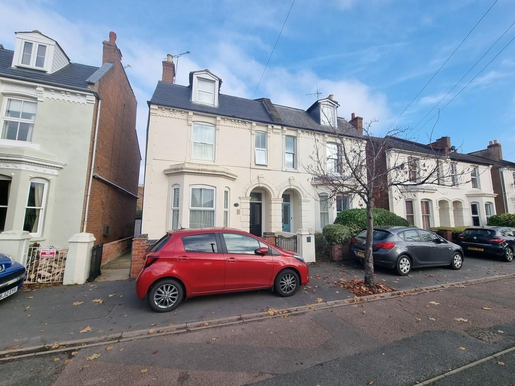 Main image of property: Radford Road, Leamington Spa, Warwickshire, CV31