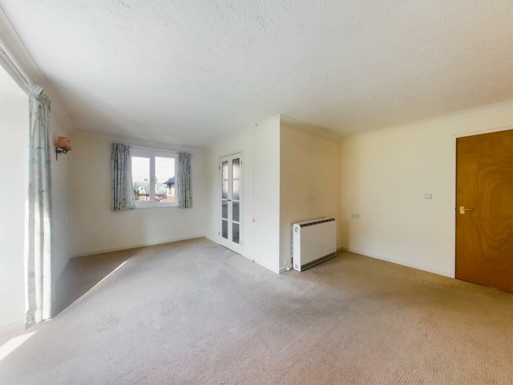 1 bedroom flat for sale in Filey Road, Scarborough, YO11